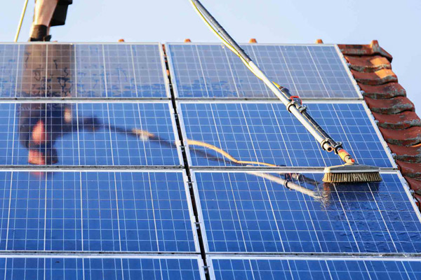 solar-panel-cleaning-600x400 Solar Panel Cleaning